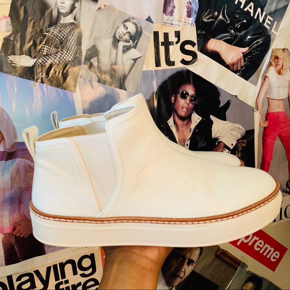 Zara Chelsea sneaker..